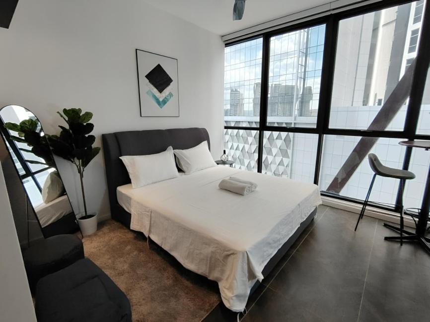Scarletz Suites Klcc By Deko Kuala Lumpur Luaran gambar